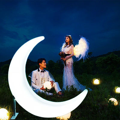 LED berbentuk bulan Swing Taman Dekoratif Lampu 16 Warna Berubah