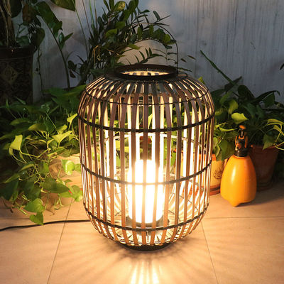 Dekoratif Rattan Outdoor Lantern, Woven Rattan Lamp 3500K Untuk Atmosfer