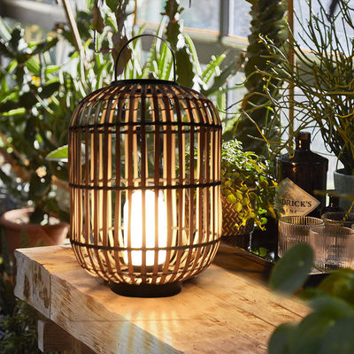Dekoratif Rattan Outdoor Lantern, Woven Rattan Lamp 3500K Untuk Atmosfer