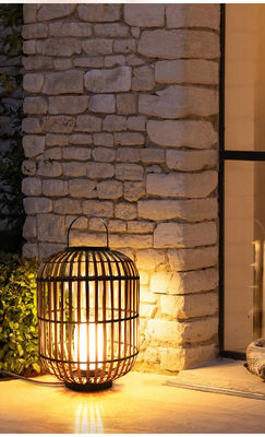Dekoratif Rattan Outdoor Lantern, Woven Rattan Lamp 3500K Untuk Atmosfer