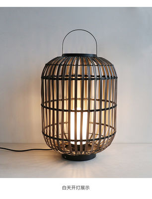 Dekoratif Rattan Outdoor Lantern, Woven Rattan Lamp 3500K Untuk Atmosfer