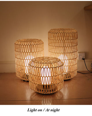 Outdoor Lawn Rattan Garden Lanterns IP44 Water Resistant Untuk Hotel