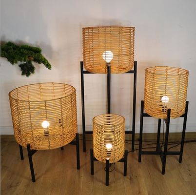 4 Legs Wicker Rattan Lampu Lantai Untuk Atmosfer Ruang Tamu
