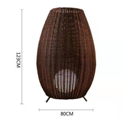lampu lantai LED desain modern dekoratif luar ruangan