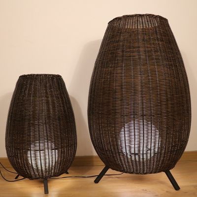 lampu lantai LED desain modern dekoratif luar ruangan