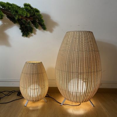 lampu lantai LED desain modern dekoratif luar ruangan