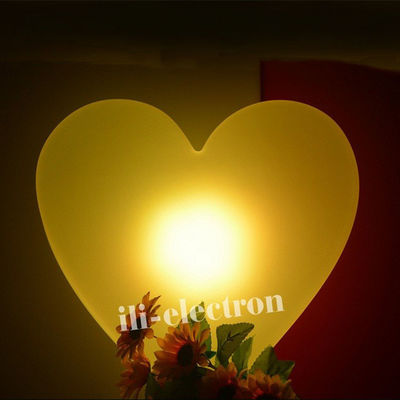 Lampu dekoratif berbentuk jantung yang dipimpin