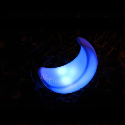 lampu hiasan berbentuk bulan yang diterangi