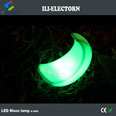 lampu hiasan berbentuk bulan yang diterangi