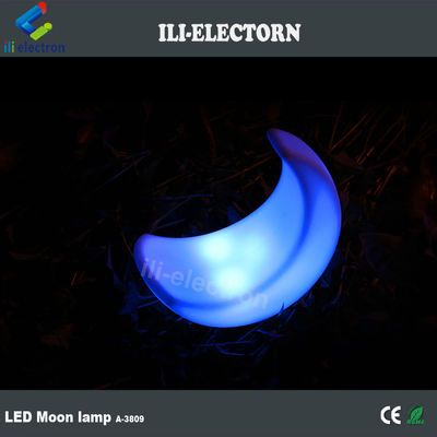lampu hiasan berbentuk bulan yang diterangi