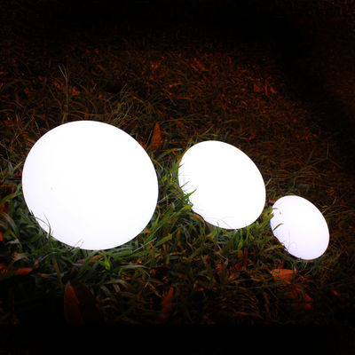100% PE Bola lampu led dari plastik remote control baterai isi ulang