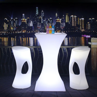 Desain modern Square Set bar cocktail tinggi putih PE plastik dipimpin lampu meja bar