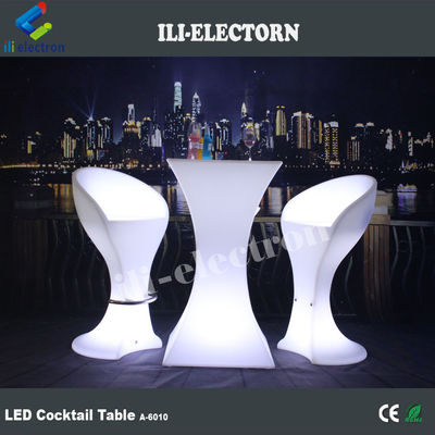 Desain modern Square Set bar cocktail tinggi putih PE plastik dipimpin lampu meja bar
