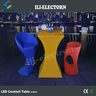 Desain modern Square Set bar cocktail tinggi putih PE plastik dipimpin lampu meja bar