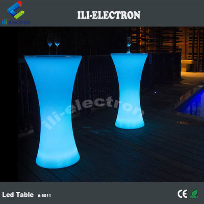 Di dalam dan di luar ruangan digunakan High Top LED meja bistro