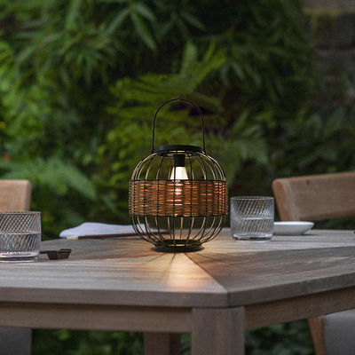 Waterproof Rattan Garden Lanterns, Outdoor Rattan Lampu Surya Untuk Dekorasi Balkon