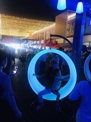 Fasilitas Hiburan Glow Led Swing dengan Frame Hanging