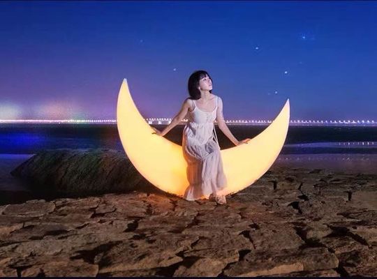 Glow Led Moon Chair dengan baterai lithium isi ulang