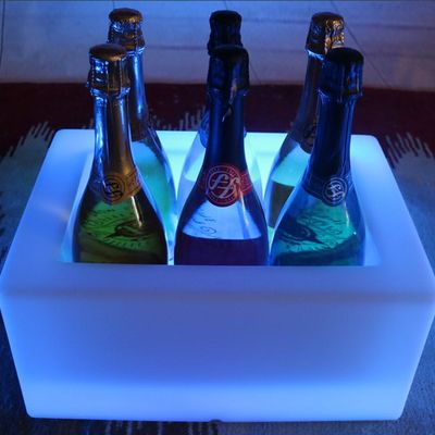 16 Warna Berubah PE Plastik LED Es Ember IP65 tahan air Untuk Bir Champagne