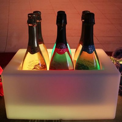 16 Warna Berubah PE Plastik LED Es Ember IP65 tahan air Untuk Bir Champagne