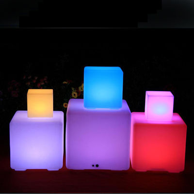 Lampu kubus plastik LED dengan remote control dan kecerahan yang dapat disesuaikan
