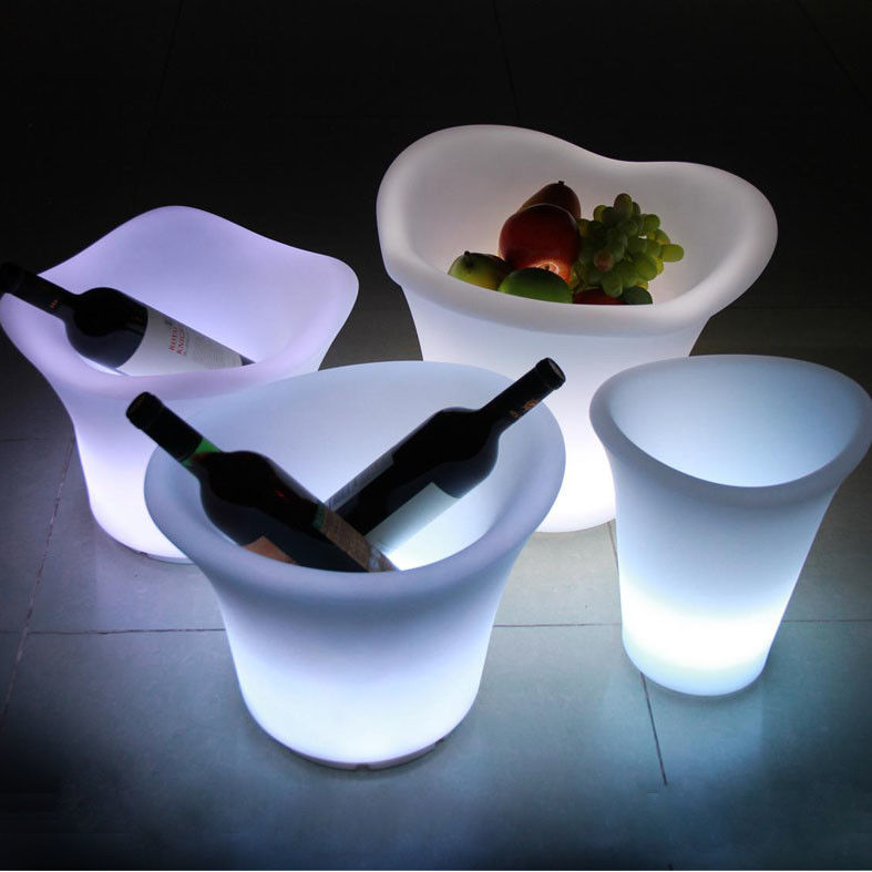 PE Plastik LED Ice Bucket 16 Warna Berubah Dengan Baterai Litium Isi Ulang