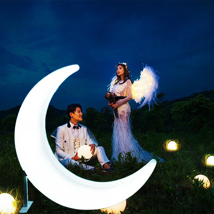 LED berbentuk bulan Swing Taman Dekoratif Lampu 16 Warna Berubah