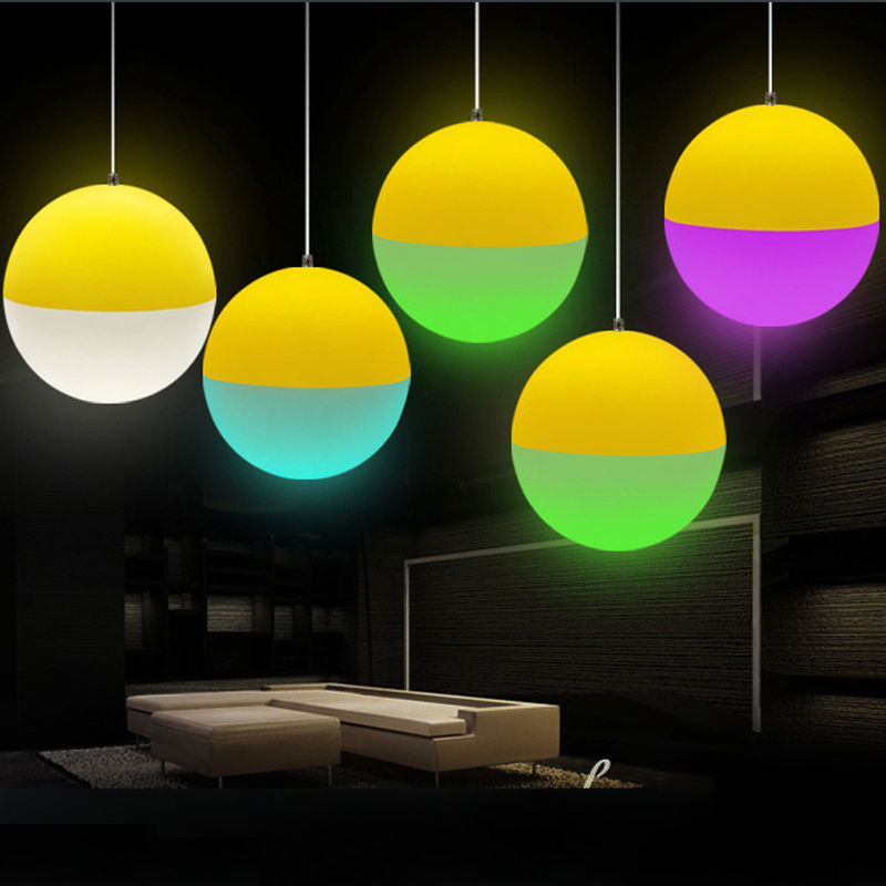 Remote Control LED Glow Ball Light Pendant Warna Ganda Untuk Liburan