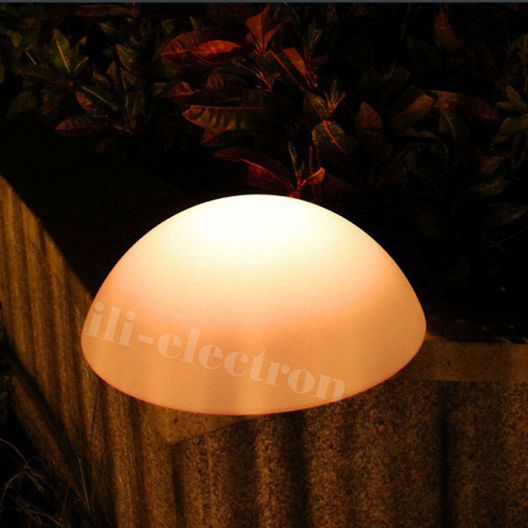 Plastik LED Mengubah Warna Lampu Bola Waterproof Bentuk Setengah Bola Untuk Dekorasi Taman