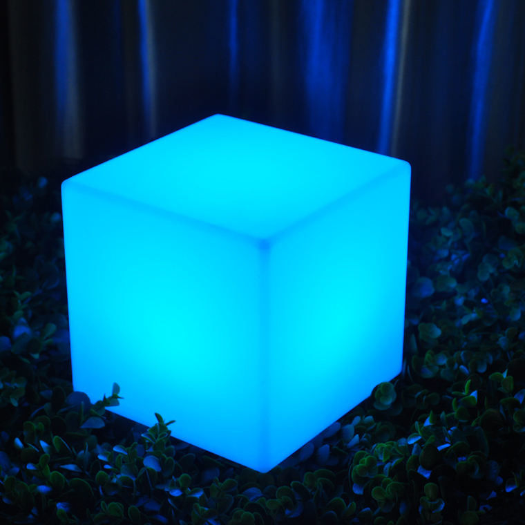 Menyalakan ruangan LED Kubu Light Kursi Plastik IP65 Waterproof Untuk Dekorasi Taman Villa