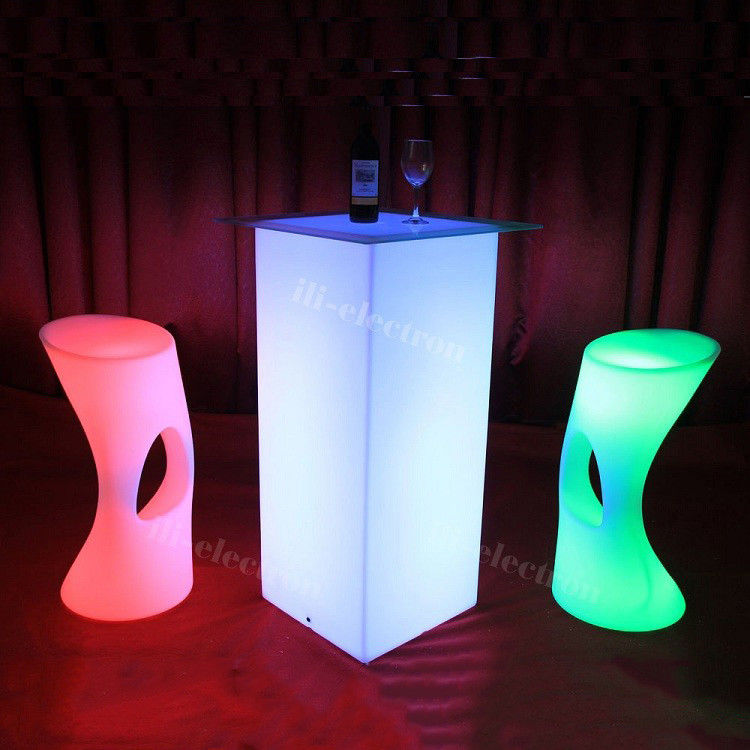 Outdoor LED Light Cocktail Table High Cuboid PE Bahan Plastik Dengan Remote Control